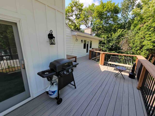 The Spacious Minnetonka 5BR Retreat Cable Lux Life gallery image 4