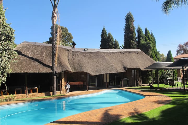 Aero Guest Lodge, Safari B&B