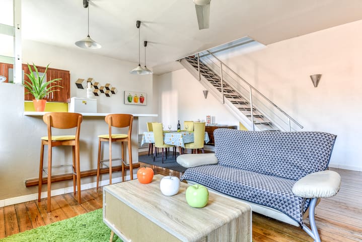 a spacious  duplex in the heart of the  city