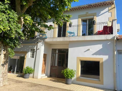 Top performing Airbnb: In the heart of the Luberon, 1-bedroom apartment with an annex for extra guests in Cavaillon