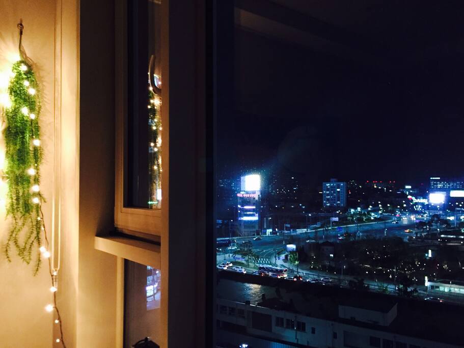 야경과 사진을 찍어보세요
Take a photo with night view.