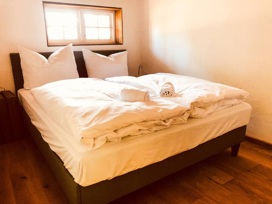 1. Bett