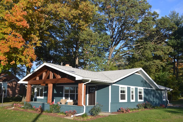 Lake Shore Cottage At Stone Lake Cottages For Rent In La Porte