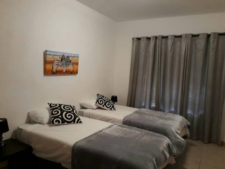 Room with 2 single beds