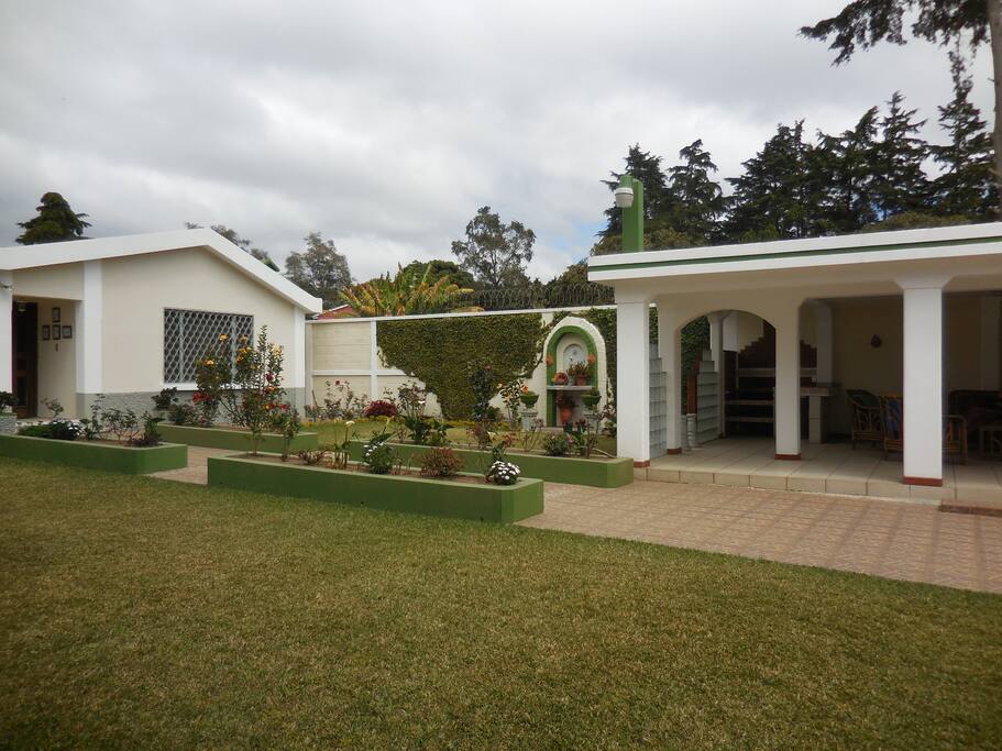 Jardin y area social