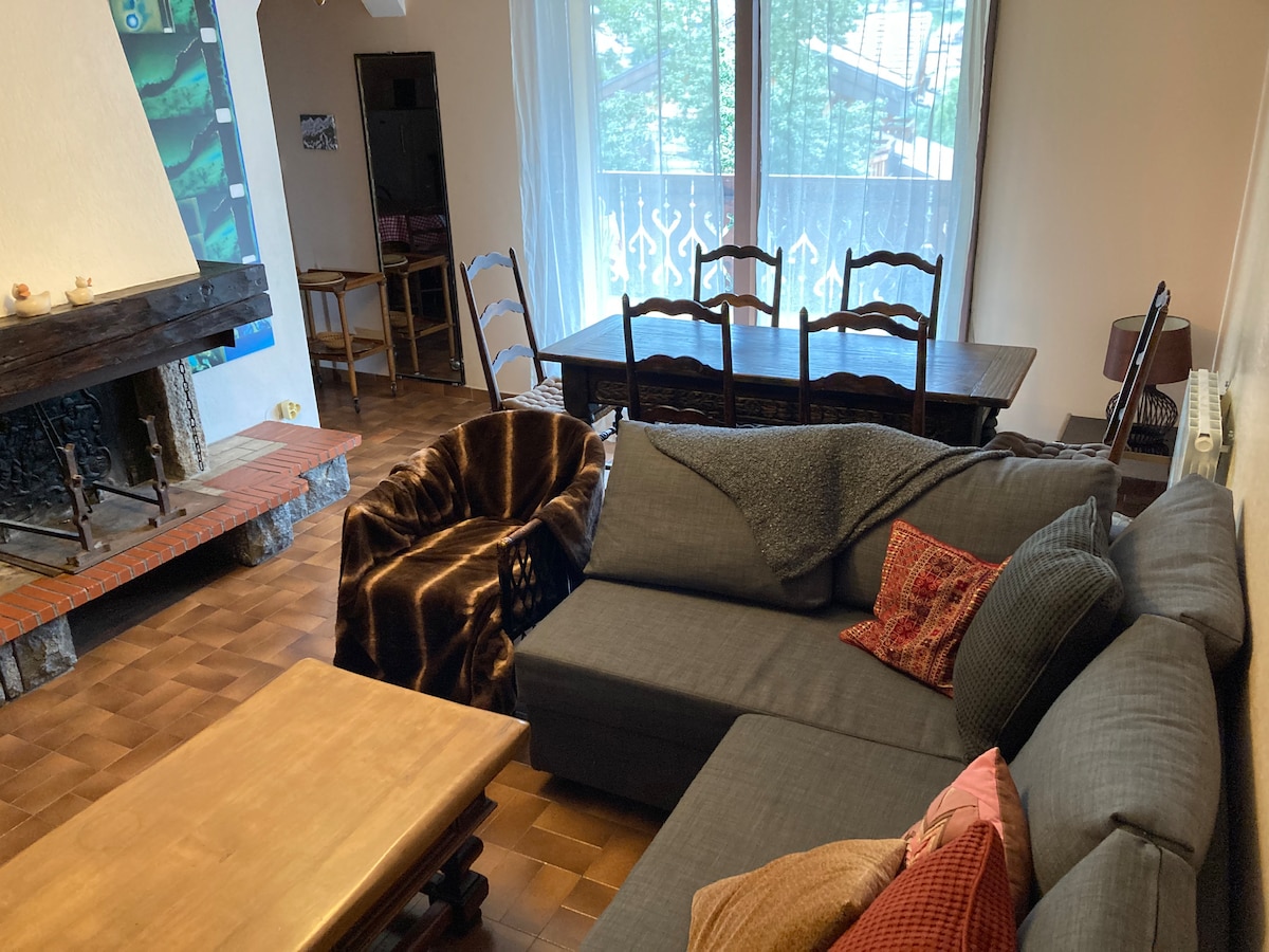 Successful Airbnb property: Downtown, Apartment for 6 people. 80 m2, ski & bike room in Morzine