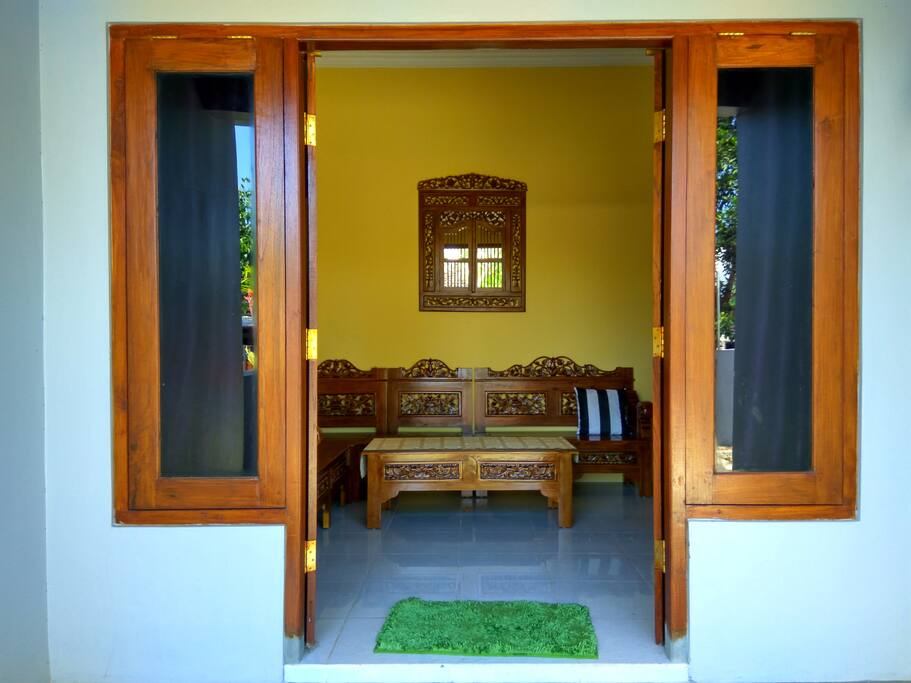 Guest House di pedesaan yang cozy, homy dengan furnish kayu jati