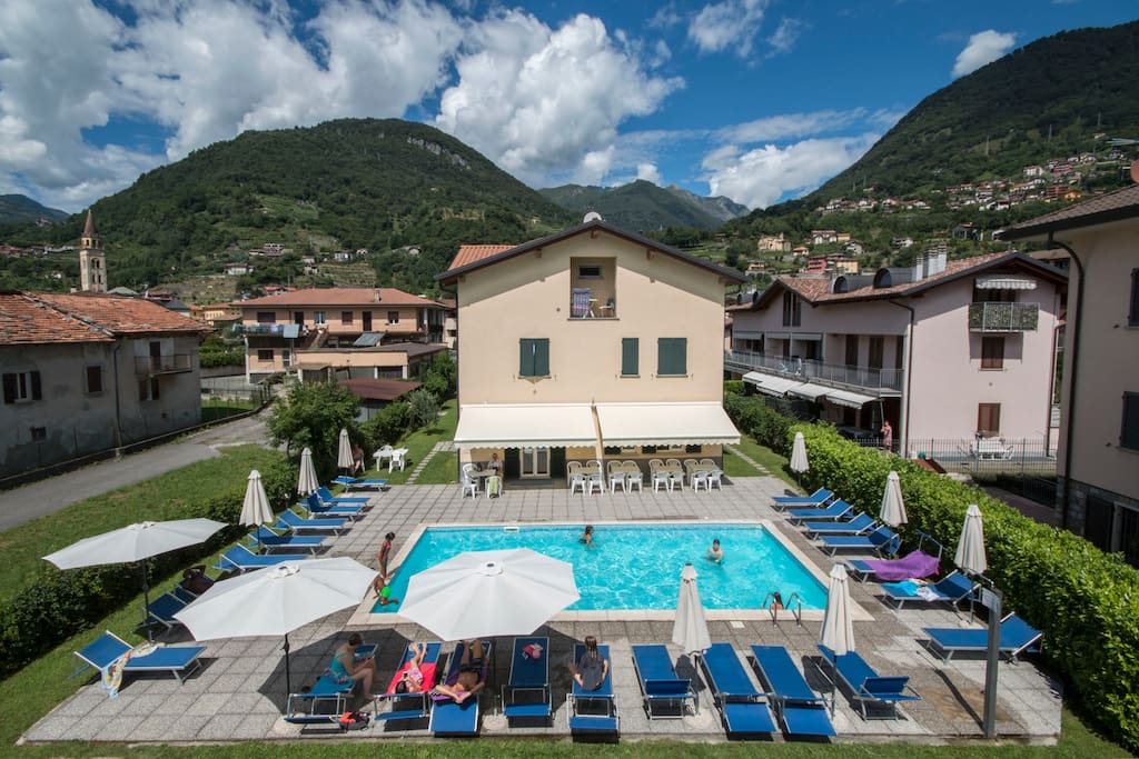 Lakeside Holiday Resort swimming pool.
