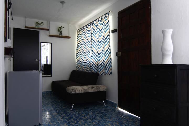 The House of Seven Colors: Private Room & Bath