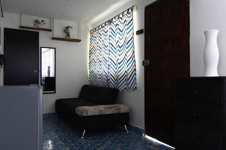 The House of Seven Colors: Private Room & Bath