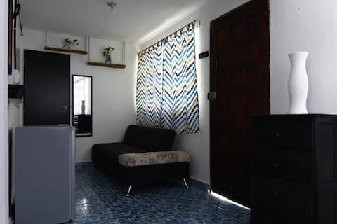 The House of Seven Colors: Private Room & Bath