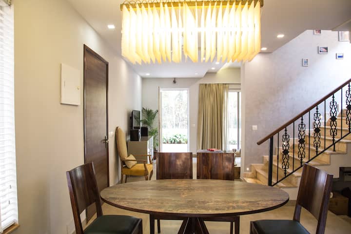 Dining area image 1