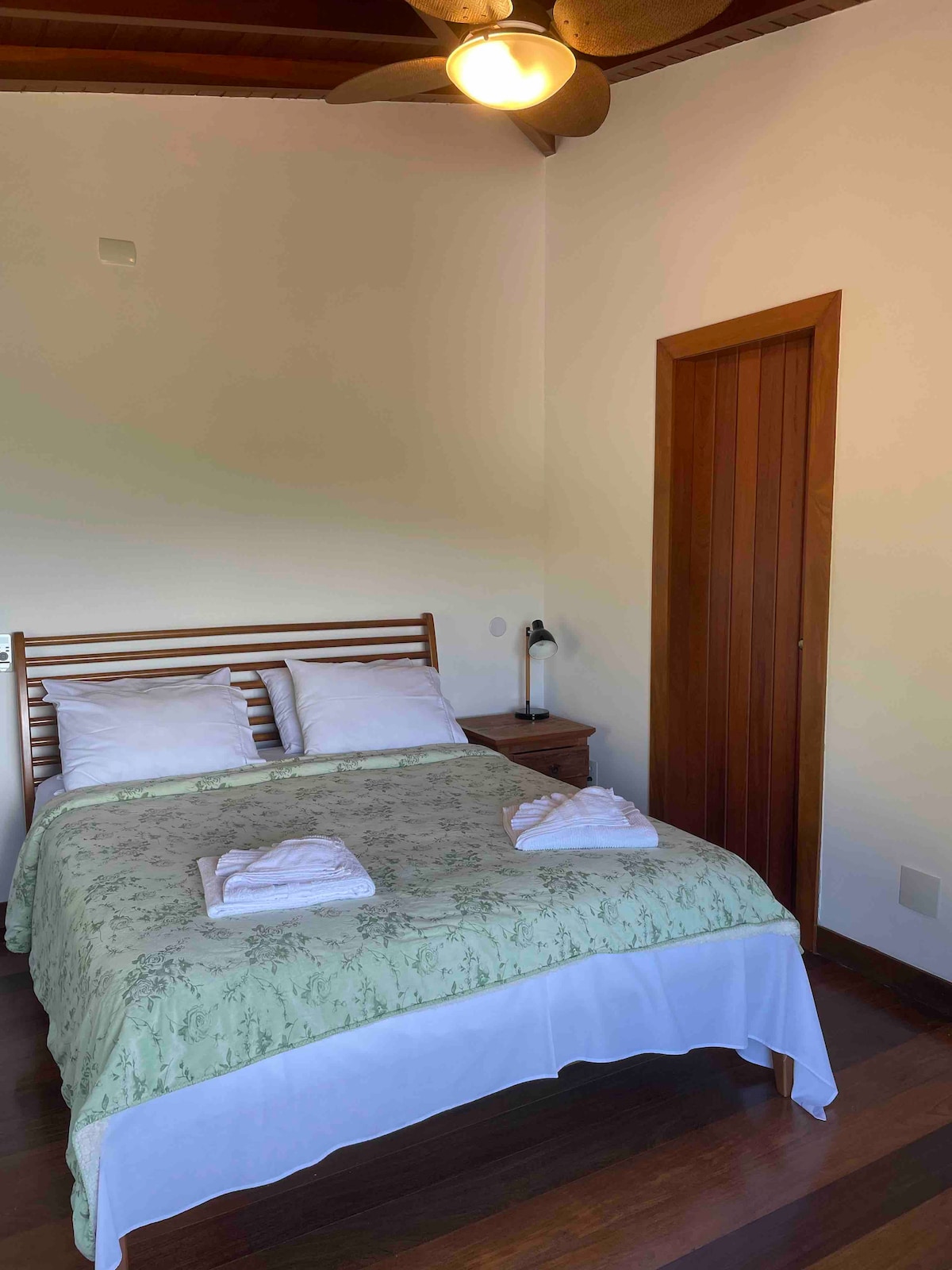 Habitación 3,
suite con bañera. 