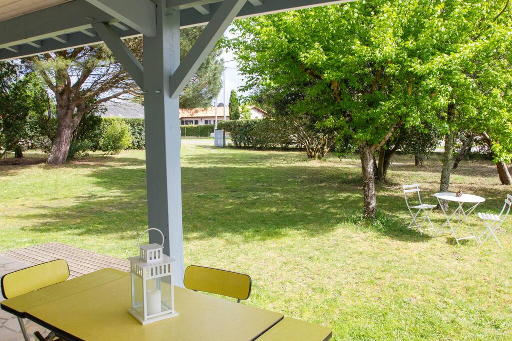La terrasse donnant sur le jardin