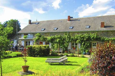 Authentic holiday home with huge garden and sauna