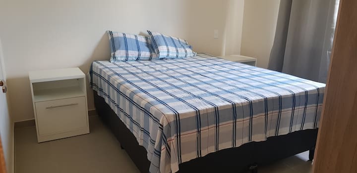 农舍的第二季度，配有teto风扇。