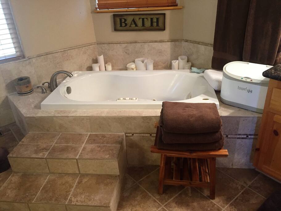 Master Bath Jacuzzi Tub