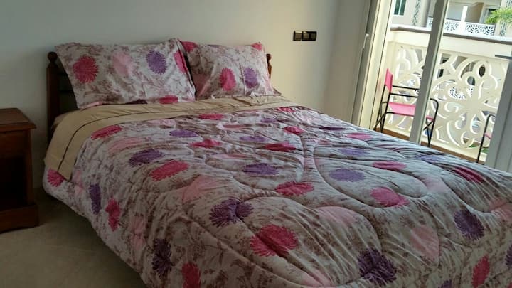 2 - ра спалня с балкон с изглед към градината и басейн
