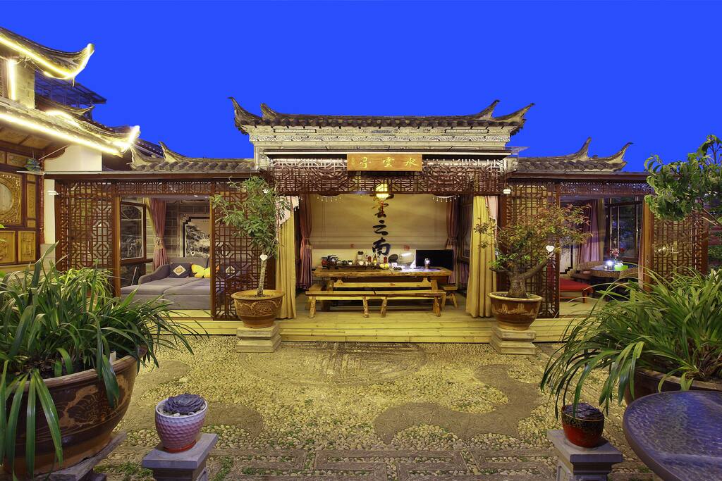 客栈三层庭院