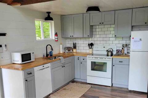 Lakefront Getaway - Perfect for families!