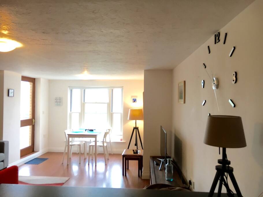 Dining/lounge