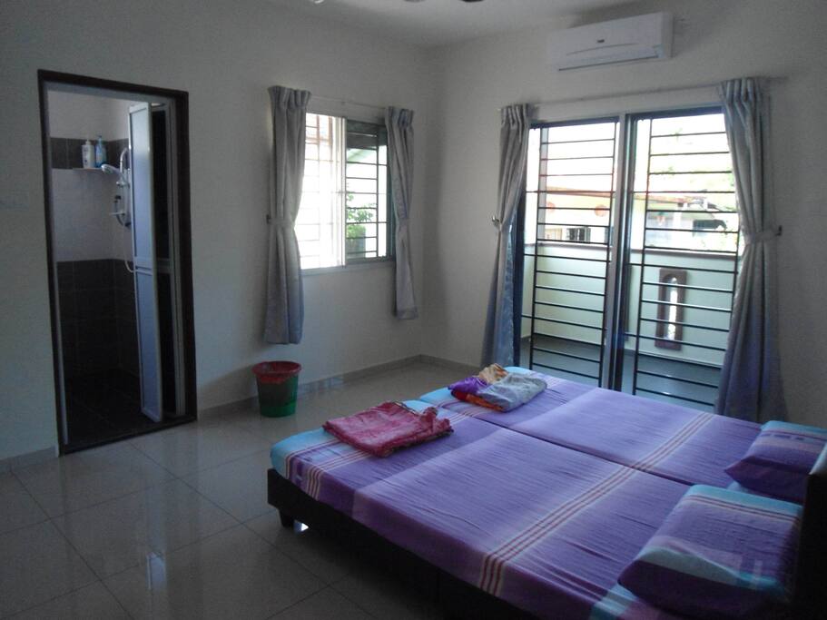 Deluxe combined single bed to kings size bedroom