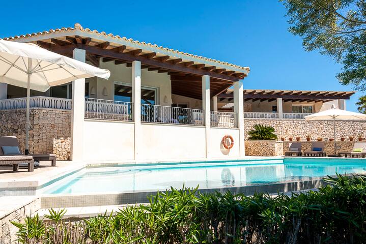 House ample and luminous, swimming pools gallery image 3