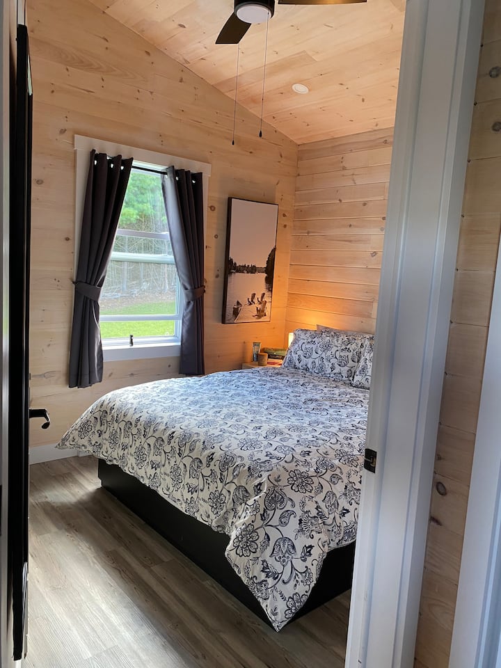 سرير بمقاس كبير لغرفة 
النوم 