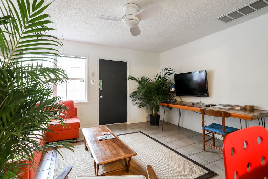 Comfy living room with 46" Smart TV, Apple TV, Netflix, and HBO