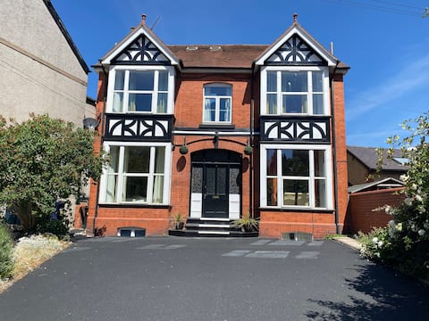 8 bedrooms (up to 14 beds), games room, sky TV