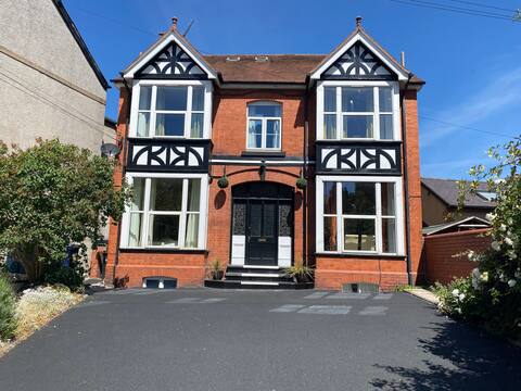 8 bedrooms, 7 bathrooms, games room, sky TV