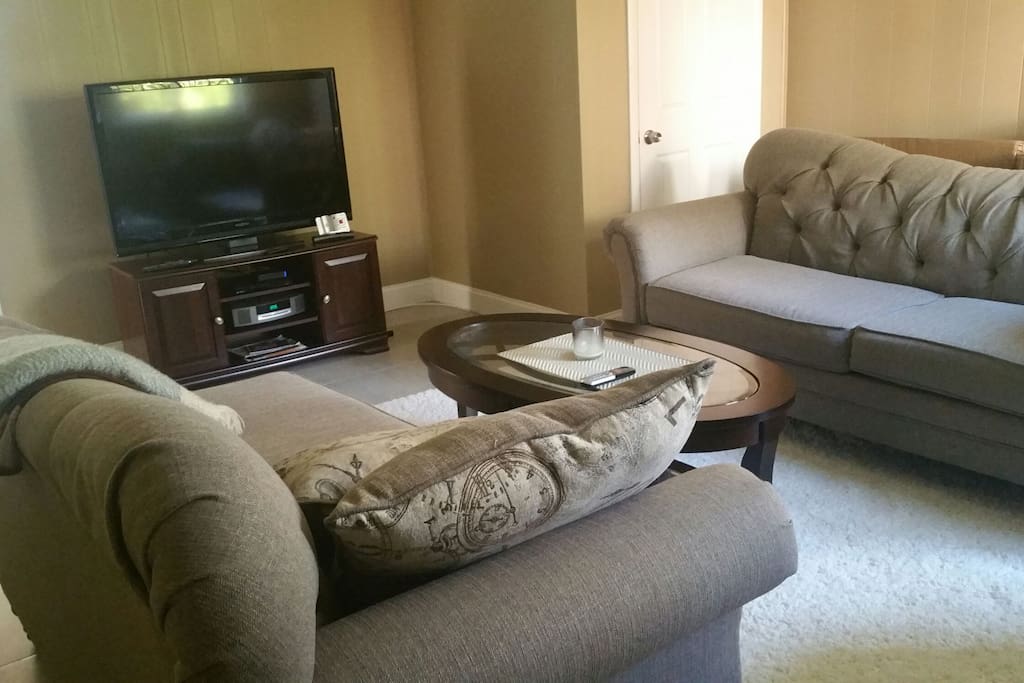 family room with tv, Bose sound system, comcast cable tv