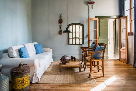 Granaio- Stunning ancient castle with heated pool