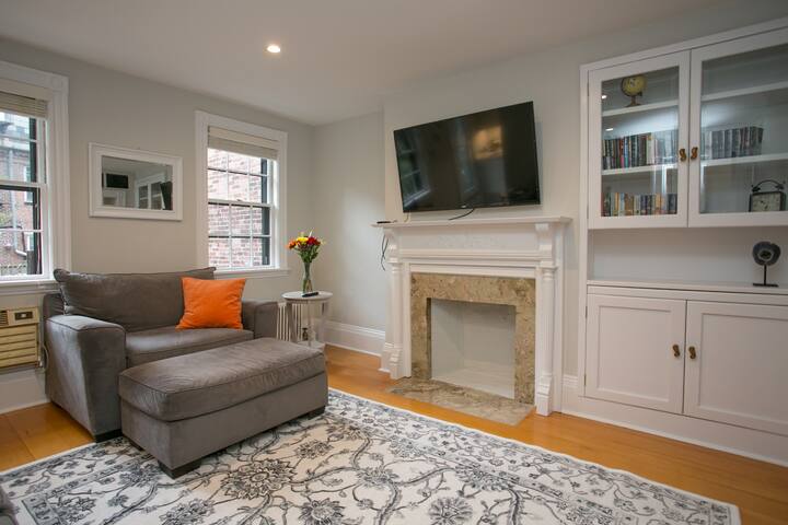 3 Bdrm 2BA Apt Quiet Spotless Parking Top Location gallery image 3