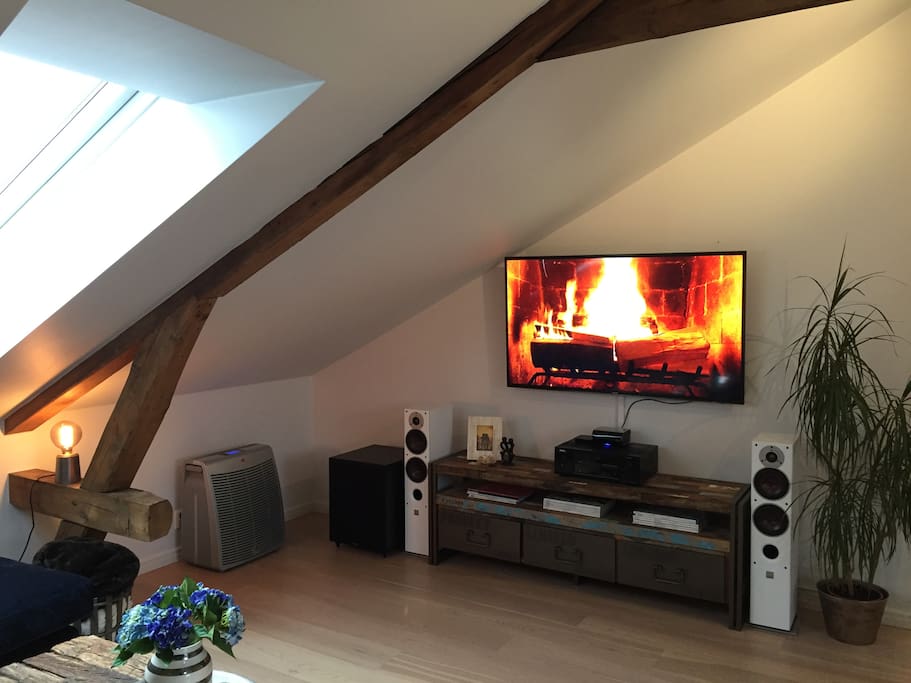 The multimediasystem in the living-room.