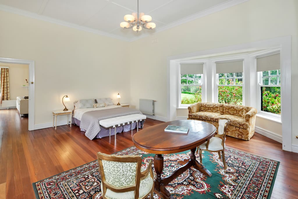 Grand Bedroom Suite
