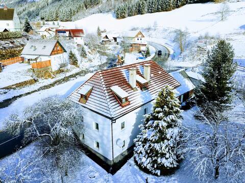 Murau - Home by a creek with a beautiful garden