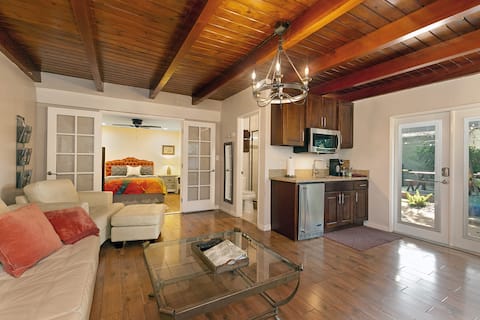 Cozy guesthouse getaway!