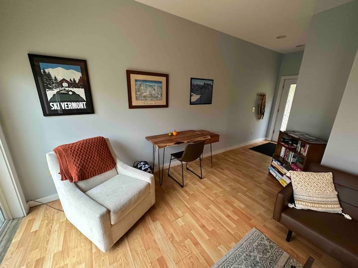 Camel's Hump Remote Mountain Cottage - Waterbury, VT