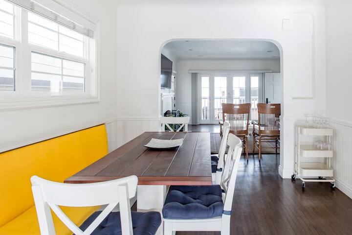 Classic Bungalow Half a Block from the Sand at Hermosa Beach gallery image 5