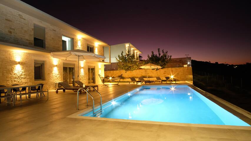 Eva Villas West & East, 2 private pools , Sea View