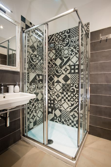 Bagni privati in ogni stanza con cromoterapia