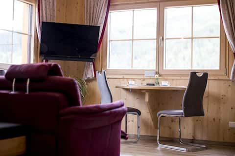 Popular Airbnb listing: Mountain joy – tranquility and views at 1,140 m in Sankt Georgen Am Kreischberg