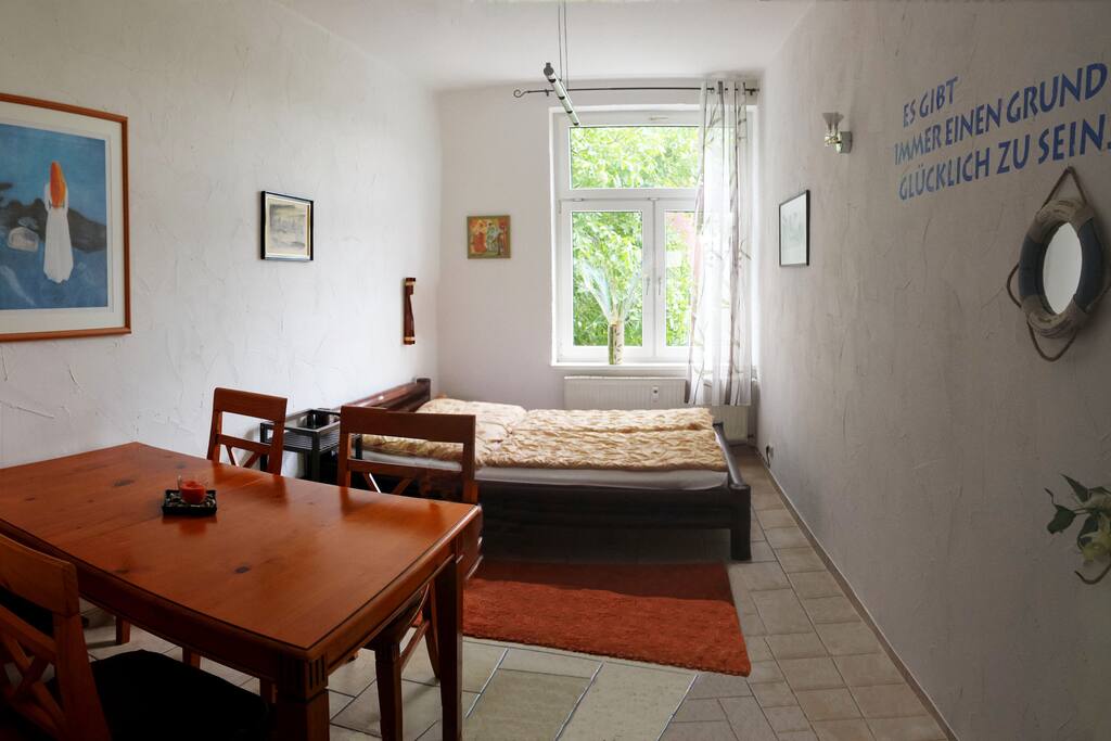 Sleeping room 1 with bamboo bed (140 x 200 cm) and table set