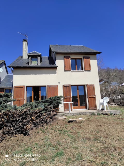 House for 8 people · Aubrac Forest · Hiking & nature