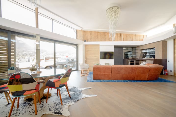 Hip House Spectacular Table Mountain Views City Centre Vibe