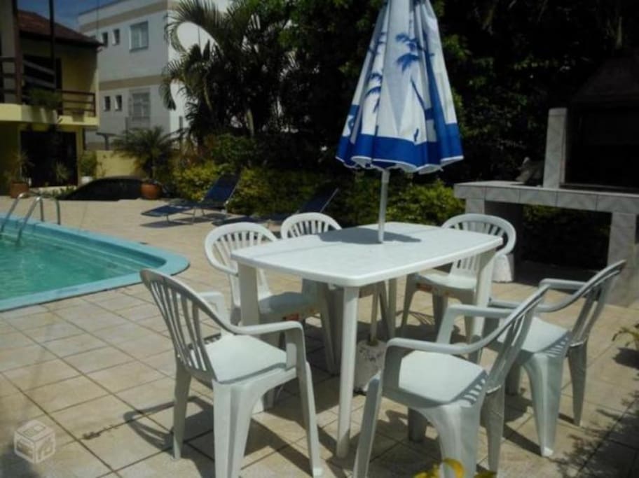 Piscina e churrasqueira