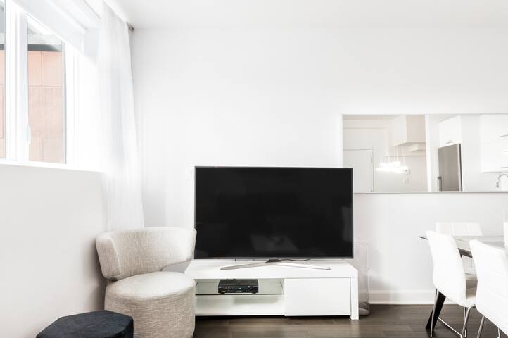 Mile End Condo with City Views from the Roof Deck gallery image 4