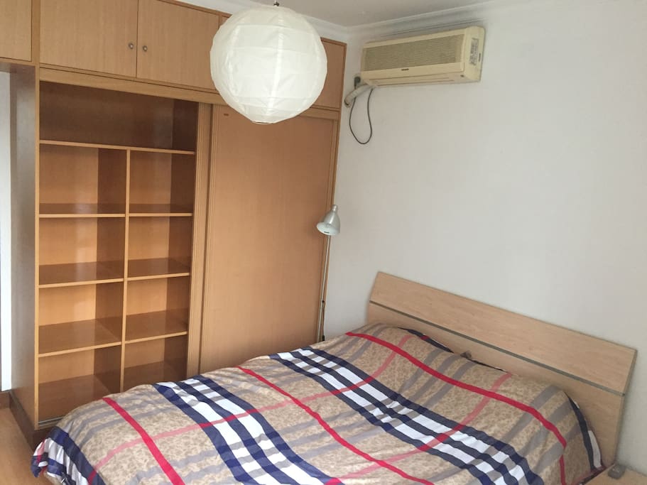 Room B / 1.5 width queen size bed and Big wardrobe