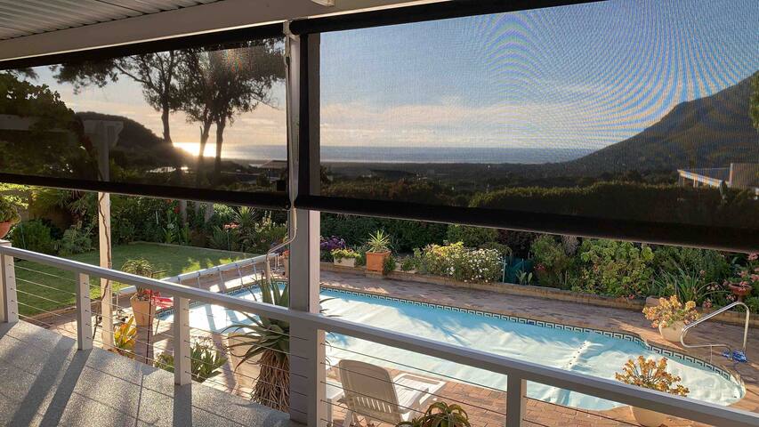 Villa in Noordhoek with amazing view gallery image 3